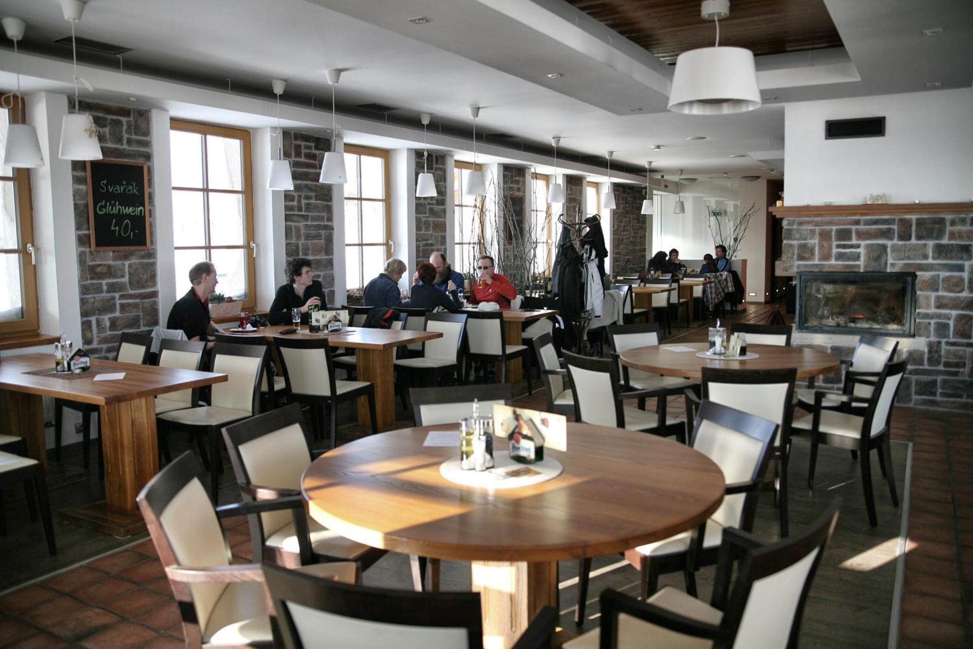 Hotel Krusnohorsky Dvur Cinovec Ngoại thất bức ảnh
